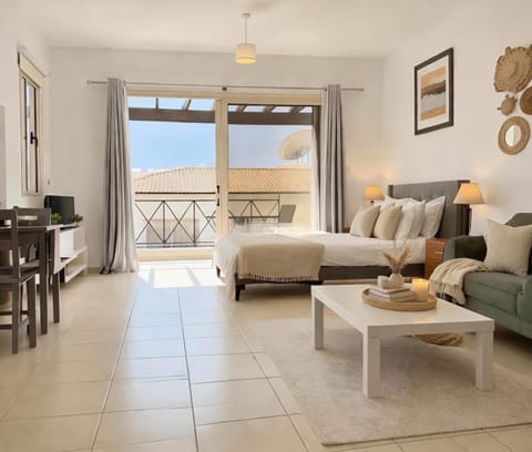 Bed, Natural landscape, Balcony/Terrace, Living room, Photo of the whole room, Seating area, Dining area, Bedroom