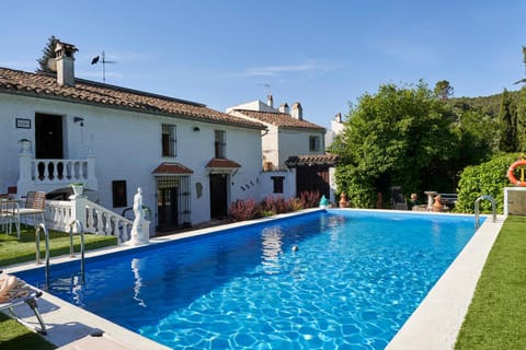 Property building, Day, Garden, Garden view, Pool view, Swimming pool, sunbed