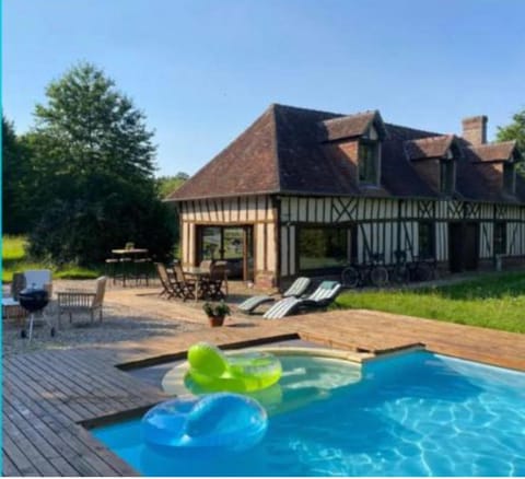 Longère normande avec piscine et jardin House in Normandy