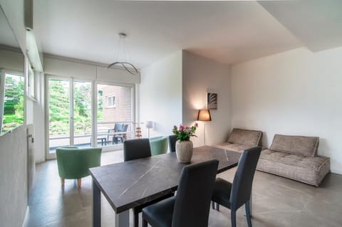 TV and multimedia, Balcony/Terrace, Living room, Seating area, Dining area