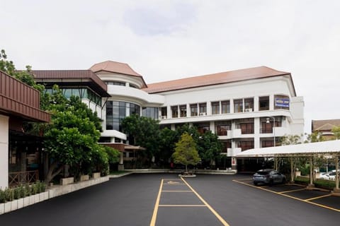 Property building, Parking
