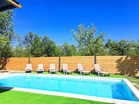 Swimming pool, Swimming pool