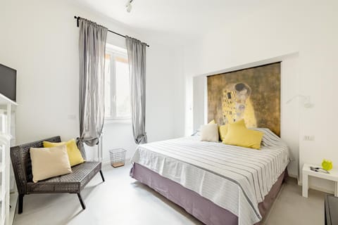 Bed, TV and multimedia