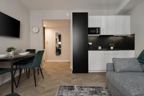 Kitchen or kitchenette, Seating area, microwave, stove