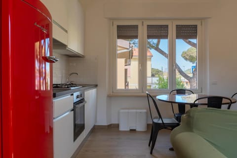 Natural landscape, Kitchen or kitchenette, Living room, Dining area, oven, pet friendly, stove