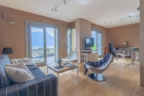 Communal lounge/ TV room, Living room