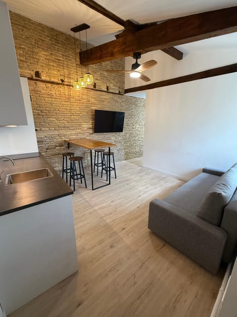 Communal lounge/ TV room, Living room, Dining area, Evening entertainment