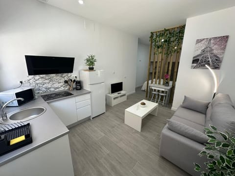 TV and multimedia, Kitchen or kitchenette, Living room, Seating area