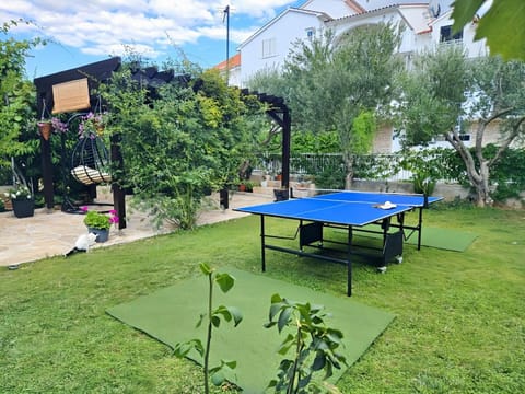 Garden, Table tennis