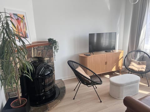 Communal lounge/ TV room, TV and multimedia, Living room