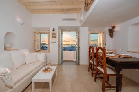 Living room, Seating area, Dining area, air conditioner