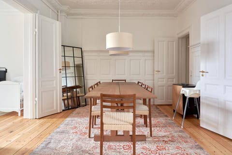 Seating area, Dining area