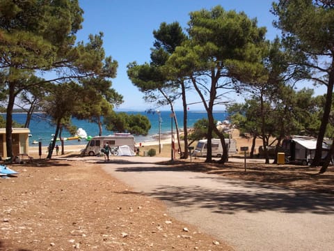 Restaurant/places to eat, Children play ground, Minigolf, Snorkeling, Table tennis, Beach, Windsurfing, Supermarket/grocery shop, Sports