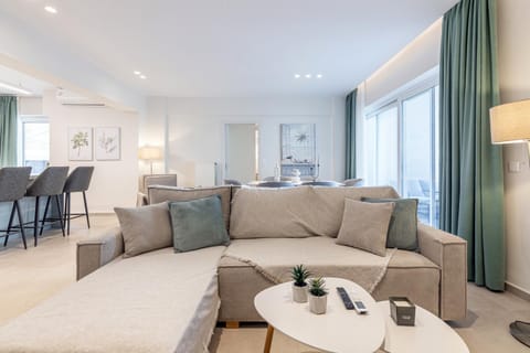 Casa Civique A Modern City Apartment with Balcony, Parking, Aircon & Elevator Apartment in Heraklion