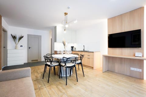 TV and multimedia, Kitchen or kitchenette, Living room, stove