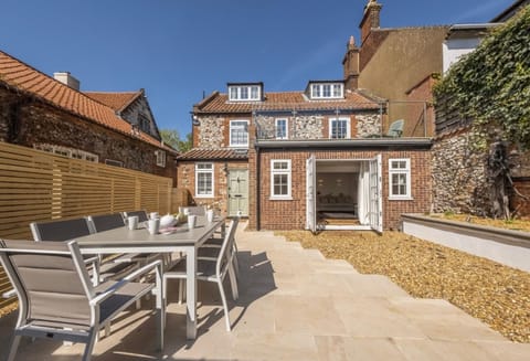 Property building, Garden, Balcony/Terrace, Garden view