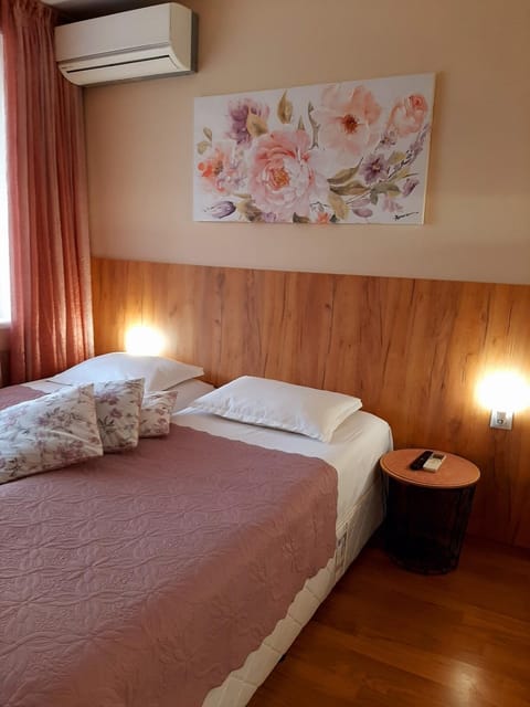 Private Rooms Valis Bed and Breakfast in Varna