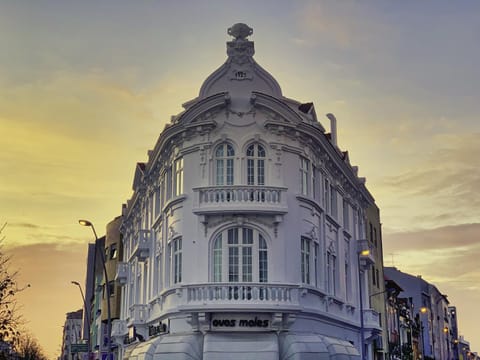 Property building, Facade/entrance, Sunset