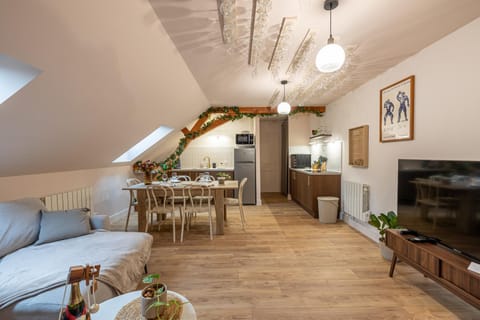 TV and multimedia, Kitchen or kitchenette, Living room, Dining area