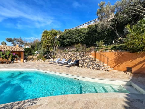 Swimming pool, sunbed