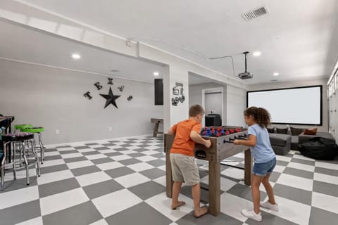 Villa for 50 ppl-Heated Pool & Private Cinema House in Houston