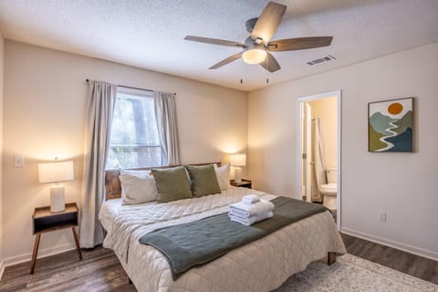 Sunny Sagebrush Stay - Suite House in Statesboro