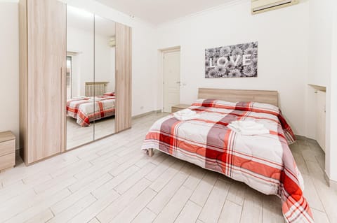 Bed, Photo of the whole room, Bedroom, wardrobe, air conditioner