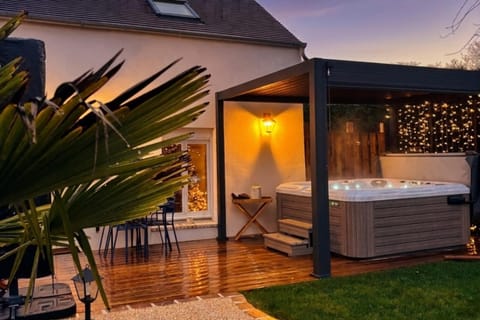 Patio, Garden, Hot Tub, Spa and wellness centre/facilities