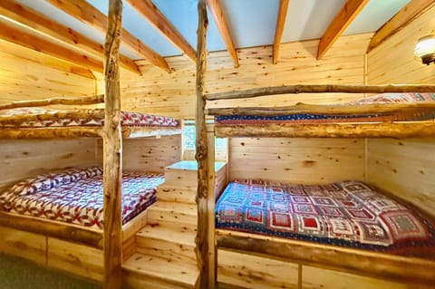 Quiet Canyon Starry Nights HappyOurs Ranch Bunk Family Home House in Glendale