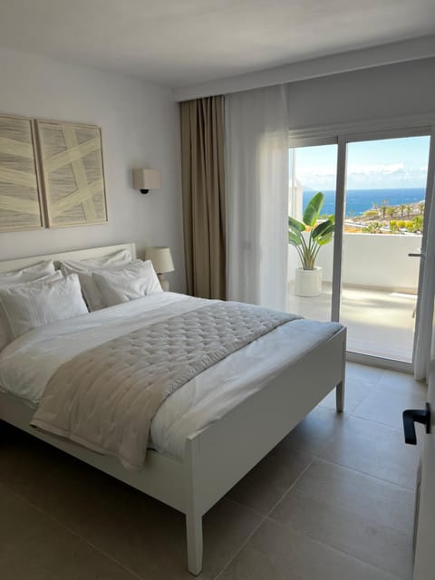Bed, Bedroom, Sea view