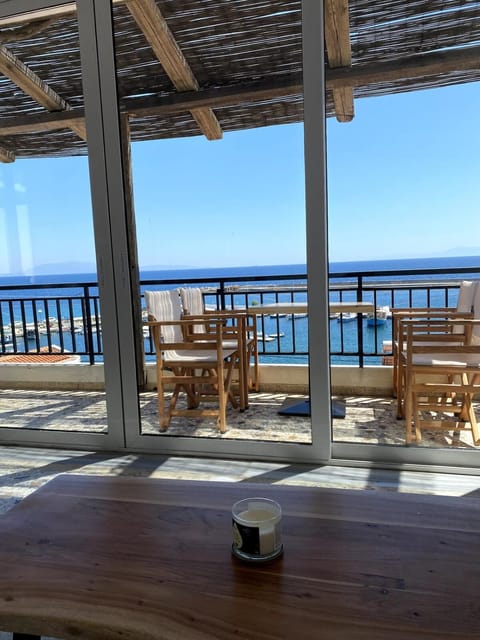 Natural landscape, Balcony/Terrace, Seating area, Sea view