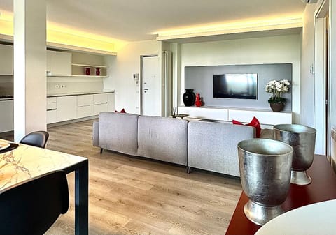 La Vita LakeView - Garden & Pool Apartment in Province of Brescia