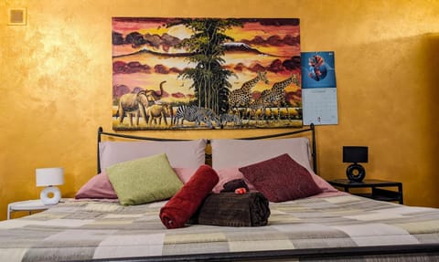 Bed, Bedroom, towels