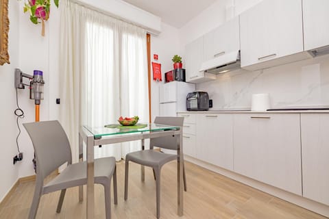 Coffee/tea facilities, Kitchen or kitchenette, oven, pet friendly, stove, toaster