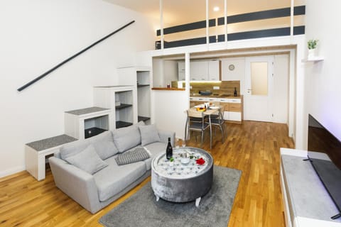 Kitchen or kitchenette, Living room, Seating area, Dining area, stove