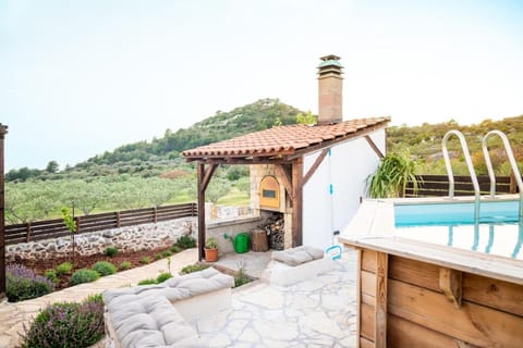 Patio, Day, Natural landscape, View (from property/room), Balcony/Terrace, Garden view, Mountain view, Pool view