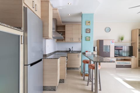 Kitchen or kitchenette, Living room