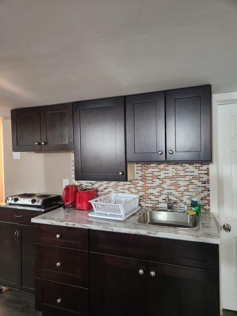 Blissful 2Bedroom Cozy Lowerlevel Unit PrivateEntrance Apartment in Gatineau