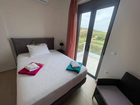 Photo of the whole room, Bedroom, towels