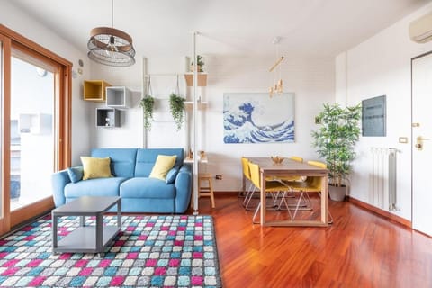 TV and multimedia, Living room, Seating area, Dining area, air conditioner