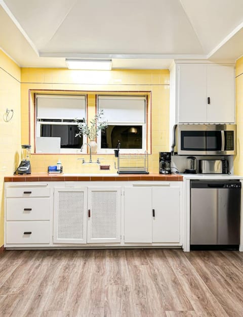 Kitchen or kitchenette, dishwasher, oven, pet friendly, stove, toaster