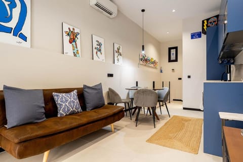 Living room, Seating area, Dining area, air conditioner