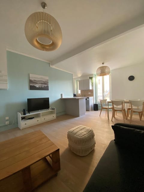 TV and multimedia, Living room, Dining area