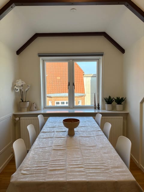 Dining area, Street view