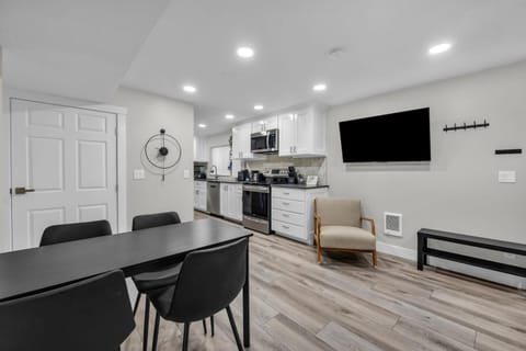 Dining area, kitchen