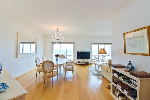 Library, TV and multimedia, Balcony/Terrace, Living room, Dining area, River view, Sea view, internet, air conditioner