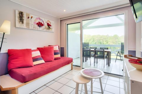 Bed, Living room, kitchen