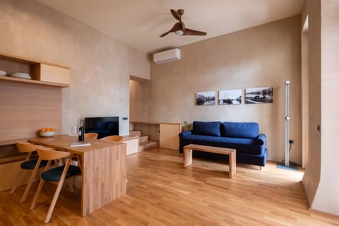 TV and multimedia, Kitchen or kitchenette, Living room, Seating area, Dining area, air conditioner
