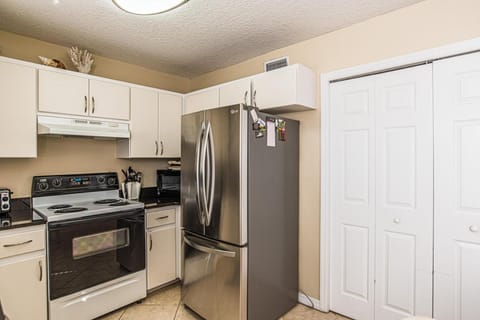 Rivers Edge Retreat on Crystal River with Pool House in Crystal River