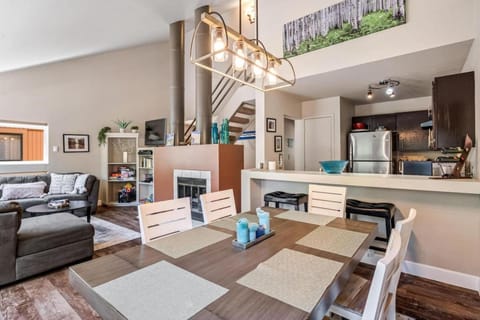 Family Vacation Home Hot Tub Pool Free Village Bus Apartment in Vail